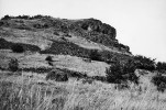 Hradiště nad Litoměřicemi – skalní čelo čedičového proudu s pásy drolin  na úpatním svahu. Foto V. Ložek 