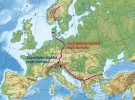 Mapa Evropy s vyznačeným  průběhem hybridní zóny (fialová linka)  mezi myší domácí východoevropskou – Mus (musculus) musculus a západo­evropskou – M. (musculus) domesticus. Blíže v textu. Orig. M. Macholán