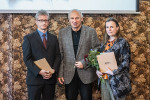 Zvláštní ocenění časopisu Živa převzali od předsedy České lékařské společnosti Jana Evangelisty Purkyně Štěpána Svačiny (uprostřed) Milan Řezáč a L’udmila Černecká. Foto J. Plavec, SSČ AV ČR