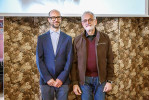Laureát Purkyňovy ceny Vít Latzel převzal ocenění od Libora Grubhoffera. Foto J. Tománek, SSČ AV ČR