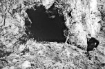 Sylvestr Mácha (1913–2007)  při výkopu jeskyně Pod Suchým v Malé Fatře. Foto V. Ložek