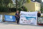 Zástupci nevládních organizací protestují na 68. zasedání Mezinárodní velrybářské komise v Portoroži za zákaz lovu a odchytu všech kytovců. Foto J. Plesník 