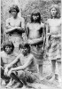 Skupina lovců lebek z oblasti horní Amazonie. Ze sbírky F. G. Carpentera (1855–1924), Knihovna kongresu Spojených států amerických