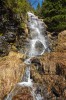 Lískový potok patří ve Velké kotlině do skupiny toků většinou s malou a značně kolísavou vodností. Pramení v horní části kotliny (ve výšce 1 370 m n. m.) a v letní sezoně již po 150–200 m vysychá. Na Beckeho skalách ve střední části kotliny (v 1 200 m n. m.) vytváří tak atraktivní vodopád jen výjimečně při prudkém jarním tání. Foto L. Bureš 