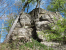 Zřícenina hradu Štarkov (Skály) u Jimramova leží ve stejnojmenné přírodní památce, chránící geomorfologicky významné skalní útvary. Foto H. Skořepa