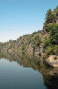 Břehy Vltavy nad Slapskou přehradou u Nebřichu v r. 2006, kde dříve řadu let přežíval zavlečený štír kýlnatý. Foto L. Hanel