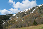 Velká kotlina při jarním tání sněhu, kdy sjely jen malé laviny. Pohled od jihovýchodu 9. května 2008. Foto L. Bureš