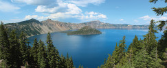 Vrcholová část kompozitního vulkánu (stratovulkánu) Mount Mazama v Oregonu (USA) s kalderovým jezerem Crater Lake na vrcholu. Foto F. Tomek