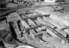 Archeologický výzkum baziliky  na lokalitě Mikulčice – Valy v r. 1957. Foto J. Škvařil (archiv AÚ AV ČR, Brno) 