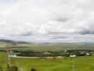 Analogie sprašové stepi vrcholného glaciálu dnes hledáme v divočině kontinentálních stepí vnitřní Asie. Meandr řeky v Chakaských stepích jižní Sibiře evokuje krajinu, jaká se u nás v tomto období mohla vyskytovat. Foto L. Juřičková