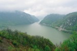 Dunaj v oblasti Železných vrat. Líhniště muchničky S. colombaschense se nacházela především ve skalních úžinách s velkou rychlostí proudu. Foto M. Kúdela
