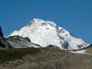 Další významná sopka ve státě Washington pojmenovaná v r. 1792 vedoucím expedice na americký severozápad Georgem Vancouverem:  Mt. Baker (3 200 m n. m.). Foto K. Prach
