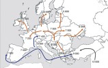 Časový průběh vzniku a rozšíření zemědělství v Evropě (údaje v letech před současností). Černá šipka – rozšíření z oblasti vzniku do Anatólie, modré  šipky – proud přes Středozemí, oranžové – kontinentální proud šíření zemědělství v Eurasii. Orig. P. Galeta