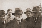 Devadesátiletý Josef Velenovský  na exkurzi s Ústavem pro obecnou  přírodovědu Univerzity Karlovy (1949). Foto z archivu autora 