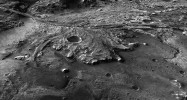 Příklad mnoha dávných říčních koryt a delt na Marsu. Na obrázku, který je mozaikou ze snímků sondy NASA Mars Reconaissance Orbiter, vidíme deltu v západní části kráteru Jezero. V této oblasti nyní působí rover Perseverance. Zdroj: NASA, v souladu s podmínkami použití