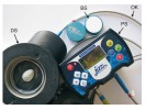 Kompletní sestava potřebná k měření odrazivosti vajec. Přenosný spektrometr (PS), optický kabel (OK), bílý  standard (BS) a držák sondy (DS). Foto M. Šulc
