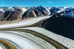 Soutok. Neviditelná dynamika  toku ledovce. Kaskawulsh Glacier,  Kluane National Park,  St. Elias Mountains, Yukon, Kanada.  Foto J. Starčuková, Ústav přístrojové techniky. Kategorie Živly v přírodě