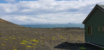Surtsey se rozkládá na velmi větrném místě, což může vědcům ztížit práci a pobyt v extrémních podmínkách.  Foto J. Grétarsdóttir
