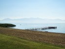 Typický ranní pohled na Prespanské jezero s rybářskými loďkami z pláže  na severozápadním pobřeží v obci  Oteševo. Makedonie. Foto L. Adamec