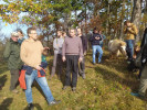 Zastávka, diskuze a ukázka lesní pastvy poníků na vrchu Třesina. Foto P. Skala