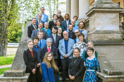 Laureáti Cen Živy za rok 2025 spolu s předávajícími, předsedou redakční rady a šéfredaktorkou Živy. Foto J. Tománek, SSČ AV ČR