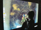Příklad využití online videoprojekce hnízdění sýkory koňadry (Parus major) na interaktivní obrazovce k procvičování základního počítání a kreslení ptačích siluet u předškolních dětí. Foto M. Baníková